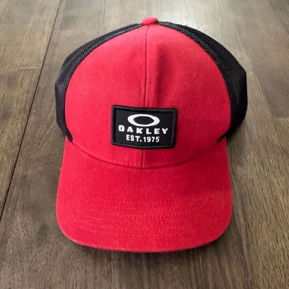 New Oakley Red and Black baseball cap